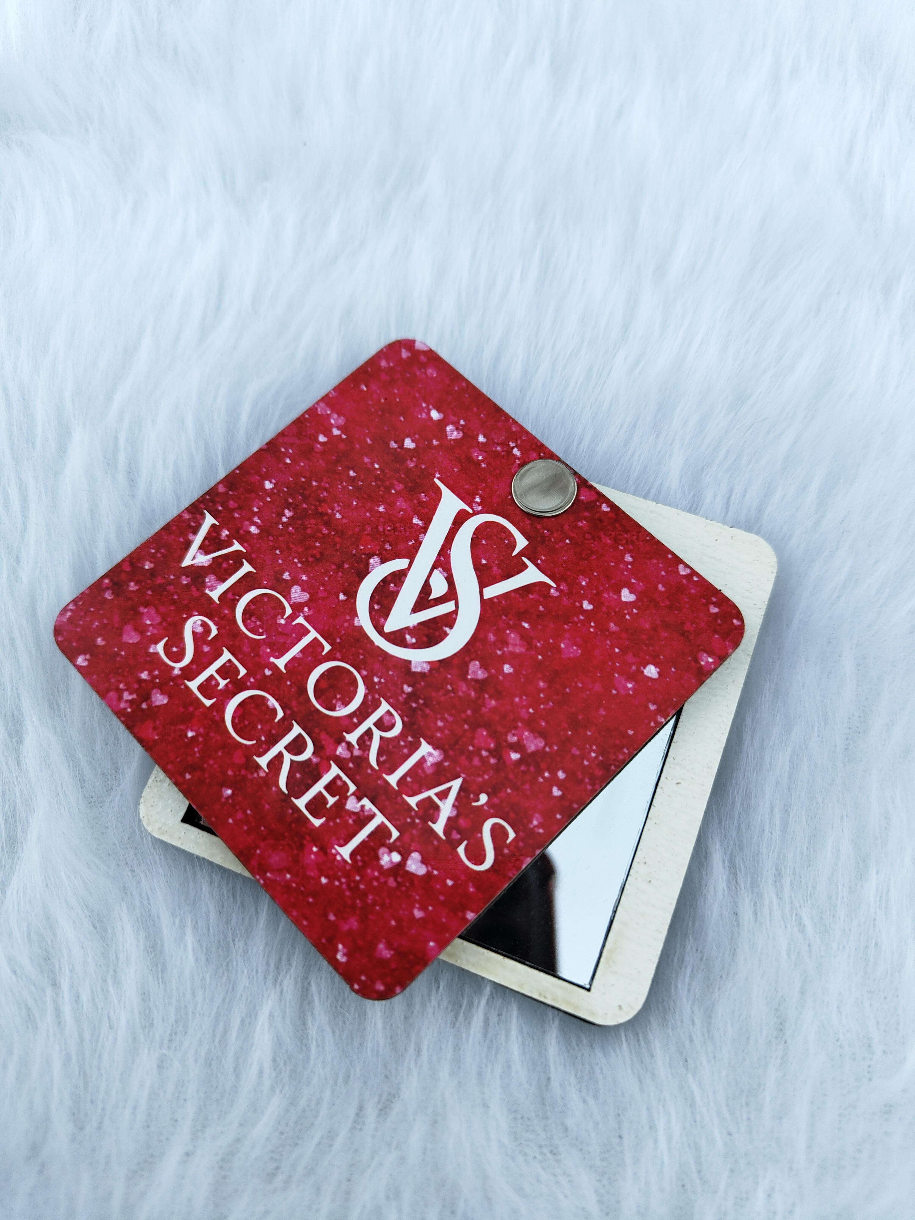 آینه چوبی مربع  love